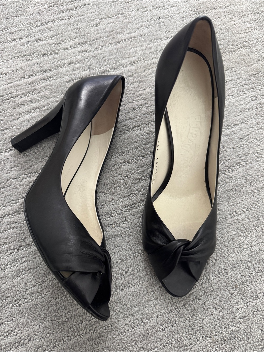 Salvatore Ferragamo Black Leather Peep-Toe Knot Pumps Sz 8.5